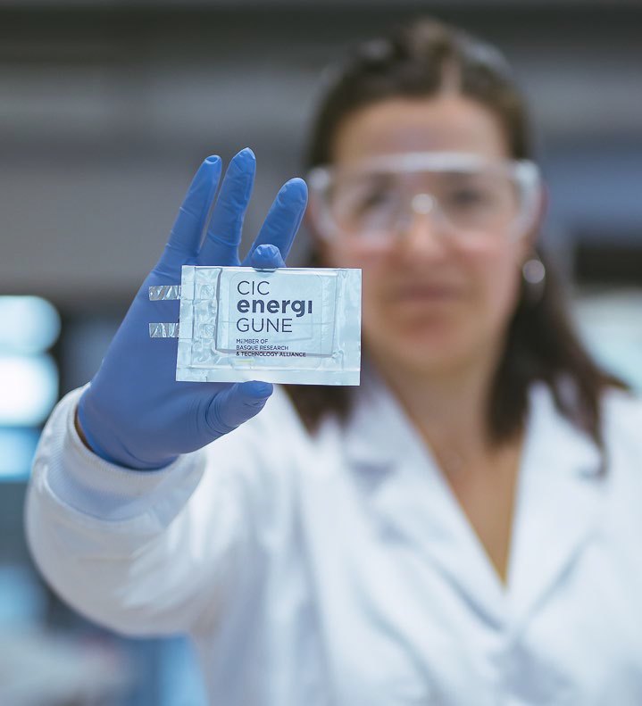 Development of innovative materials and cells